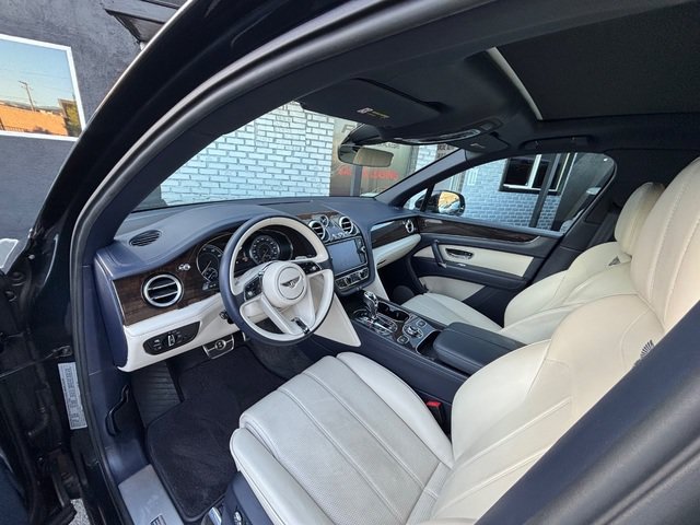 Used 2019 Bentley Bentayga AWD/4WD image 30