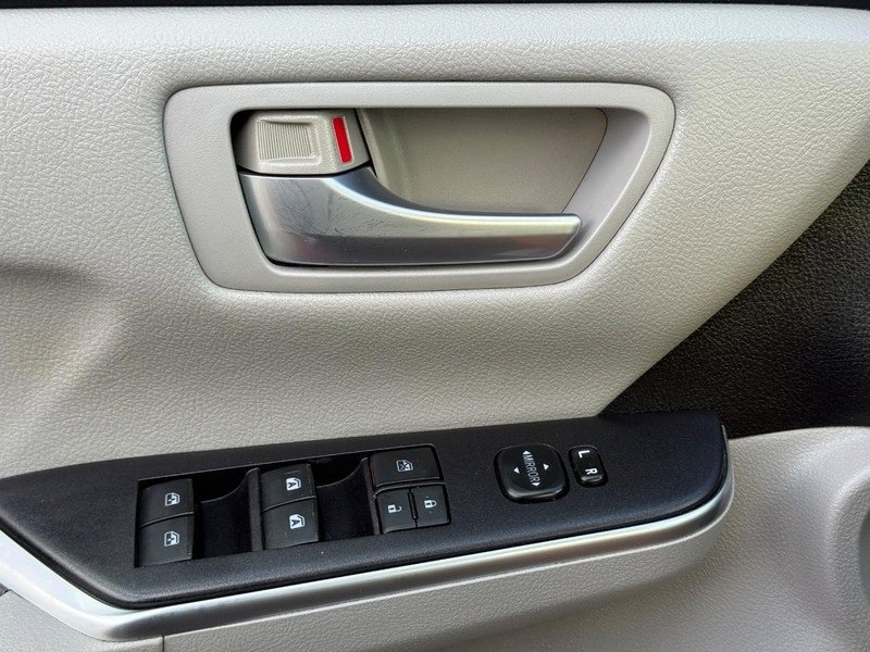 Used 2015 Toyota Camry SE image 26