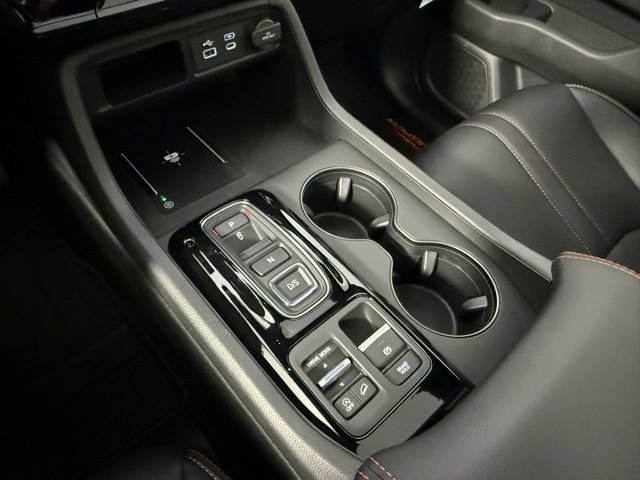 Used 2025 Honda Pilot TrailSport image 23