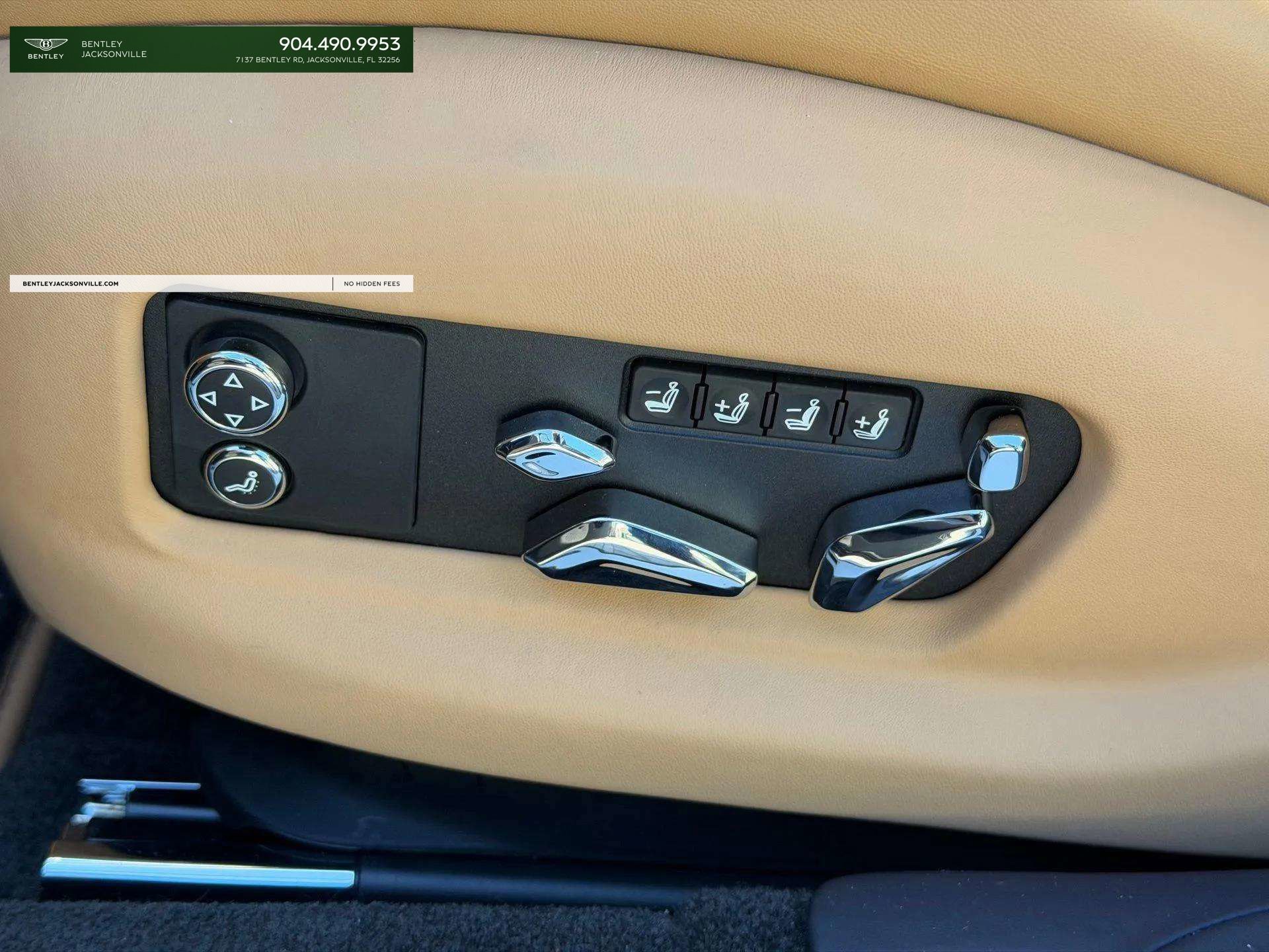 Used 2025 Bentley Flying Spur Plug-In Hybrid image 35
