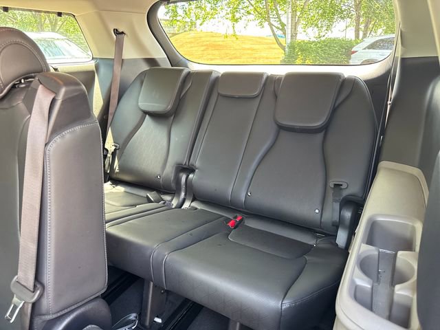 Used 2025 Kia Carnival EX FWD image 12