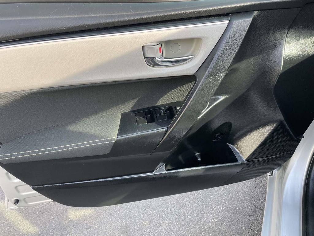 Used 2017 Toyota Corolla LE image 23