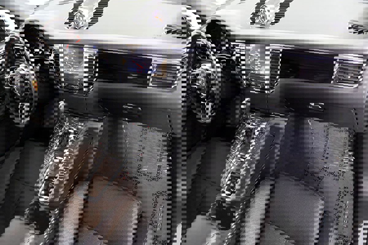 Used 2017 Porsche Macan S image 25