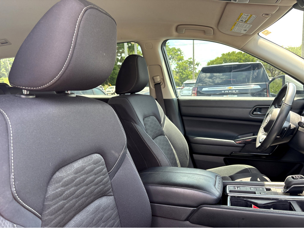 Used 2024 Nissan Pathfinder SV FWD image 11