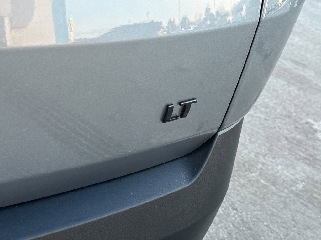 Used 2023 Chevrolet Traverse LT w/ Midnight/Sport Edition image 9