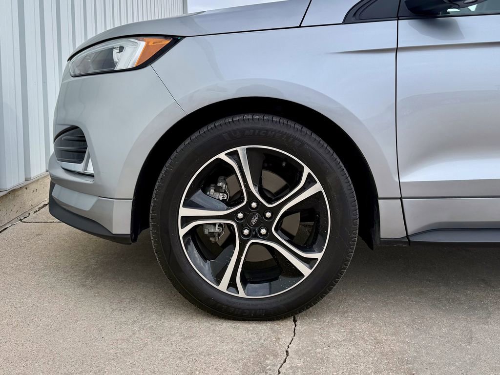 Certified 2020 Ford Edge ST w/ Cold Weather Package image 35