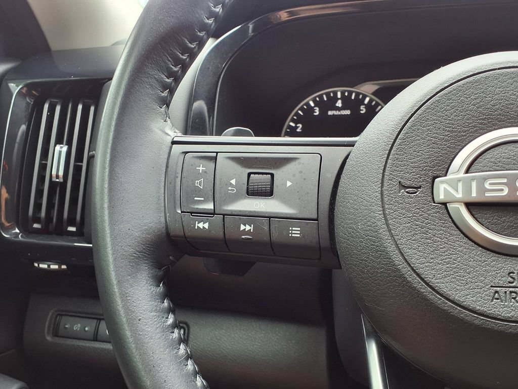 Used 2024 Nissan Pathfinder SV w/ SV Premium Package AWD/4WD image 15