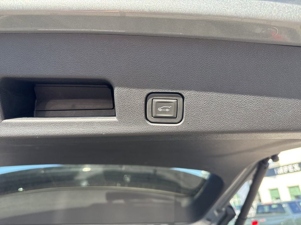 Used 2025 GMC Acadia Elevation FWD image 31