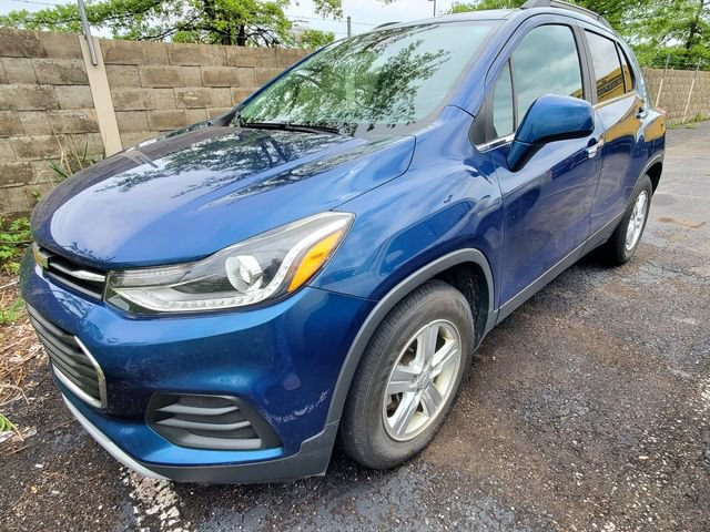 Used 2020 Chevrolet Trax LT w/ LT Convenience Package FWD image 2