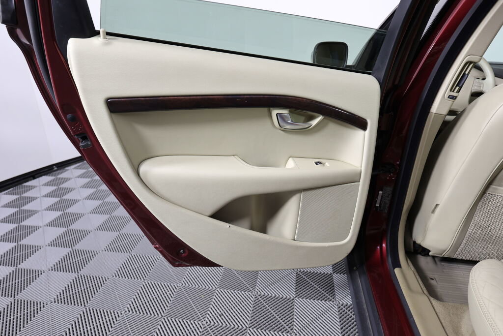 Used 2009 Volvo XC70 3.2 image 17