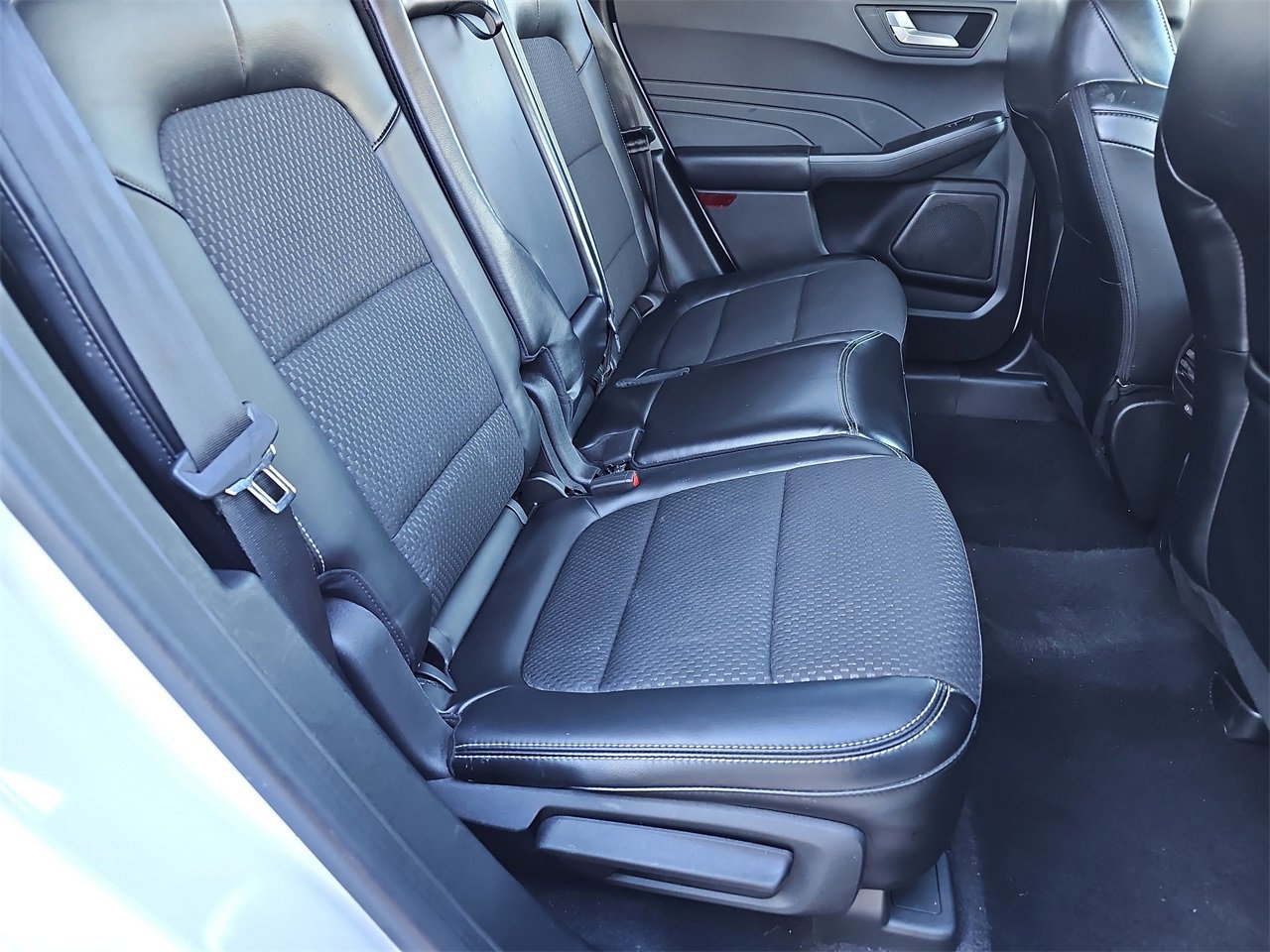 Used 2023 Ford Escape SE image 14