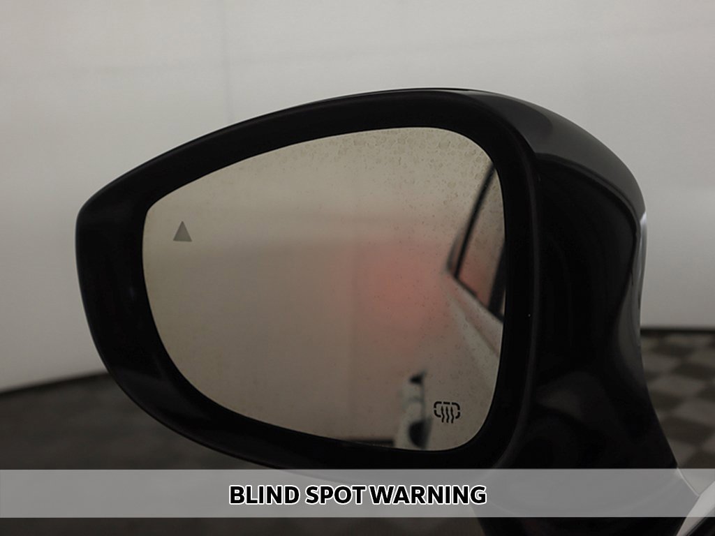 Used 2024 Chrysler Pacifica Touring-L image 4