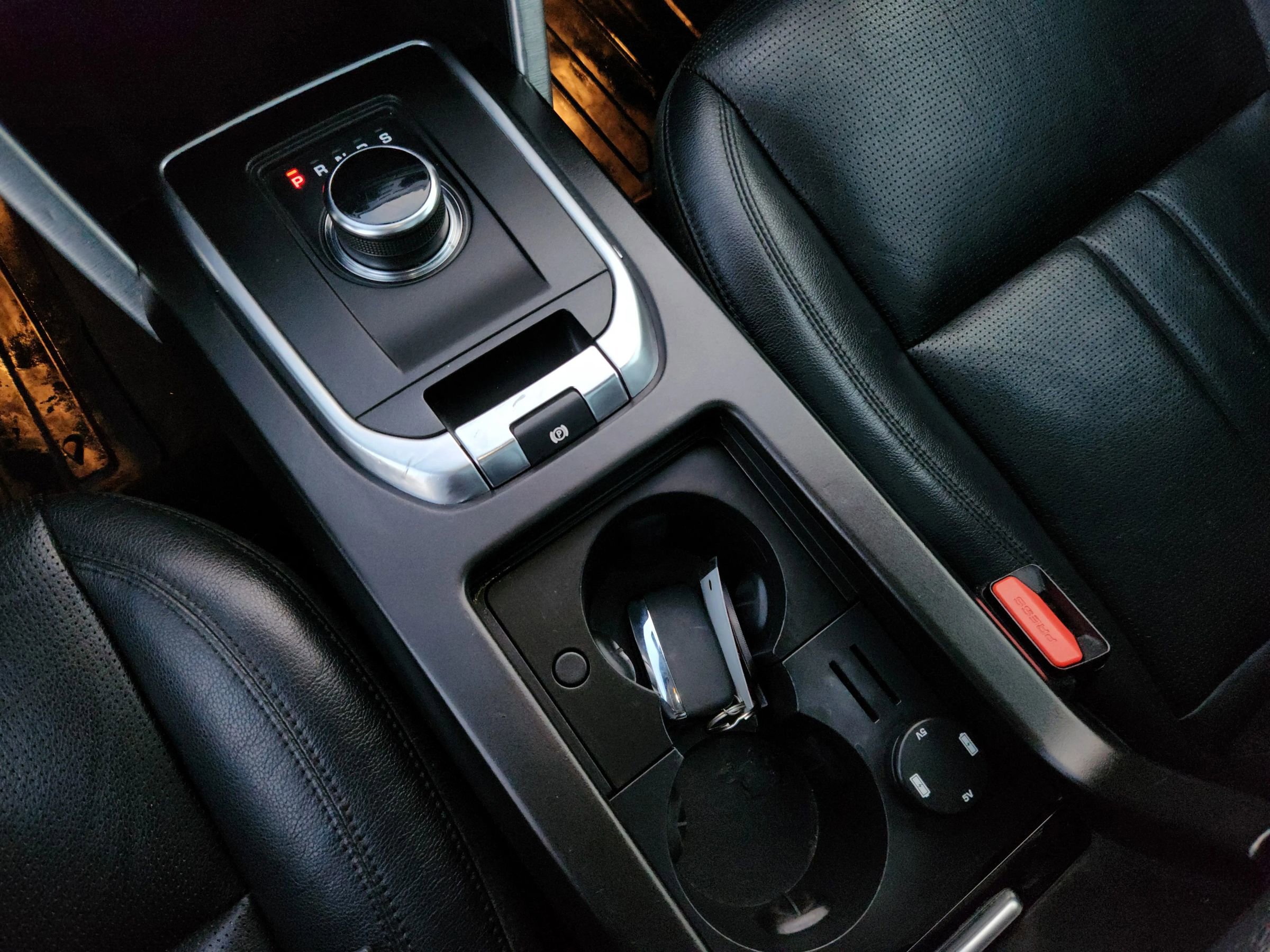 Used 2018 Land Rover Discovery Sport HSE image 14