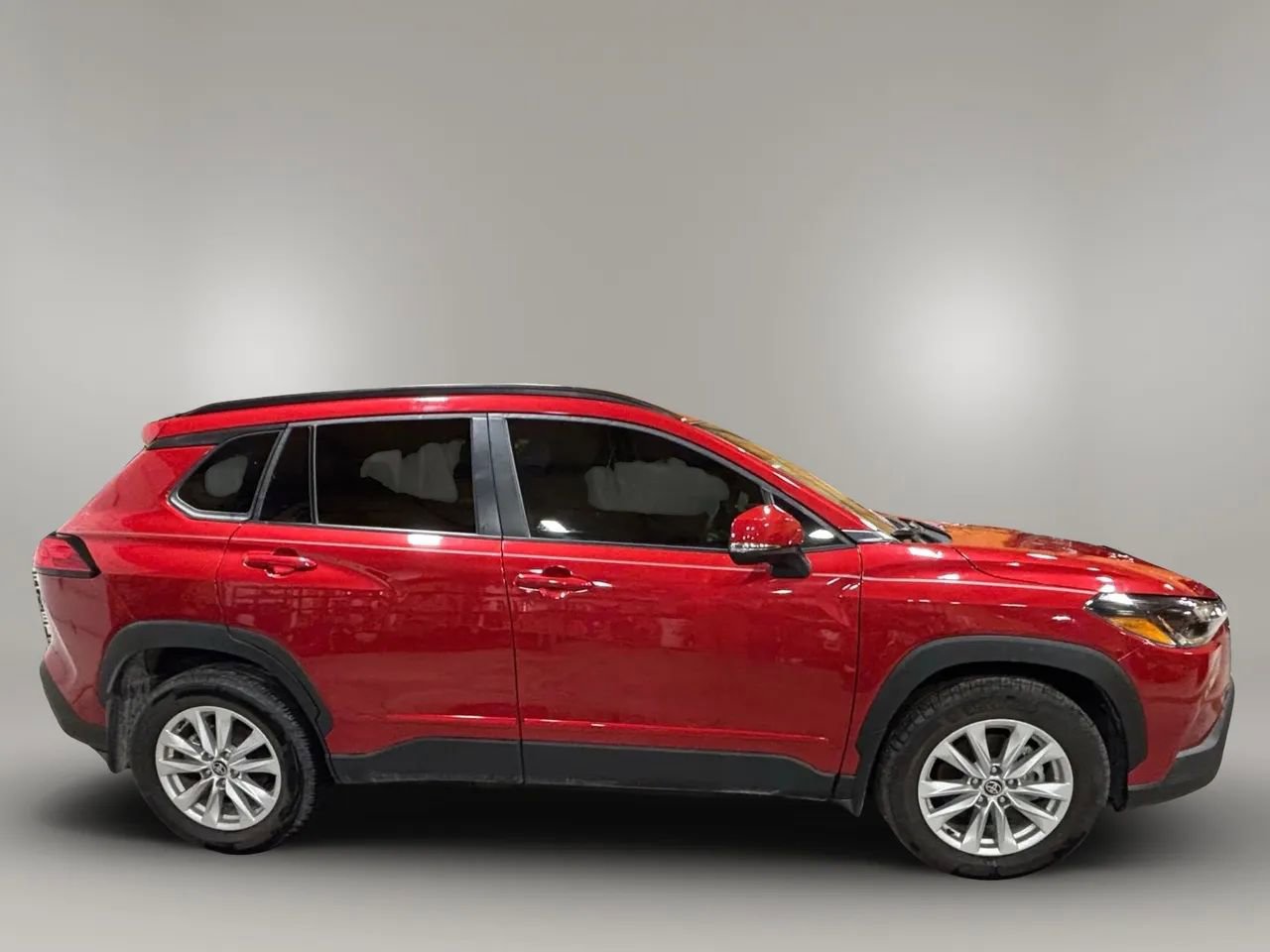 Used 2024 Toyota Corolla Cross LE image 2