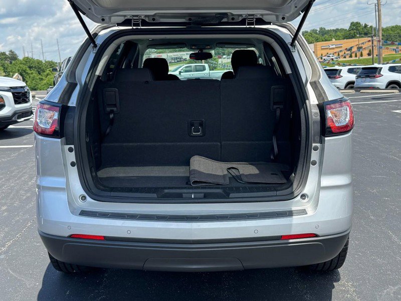 Used 2017 Chevrolet Traverse LT w/ Style and Technology Package FWD image 5