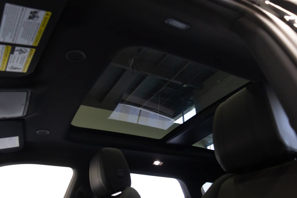 Used 2021 Land Rover Range Rover Evoque SE AWD/4WD image 35