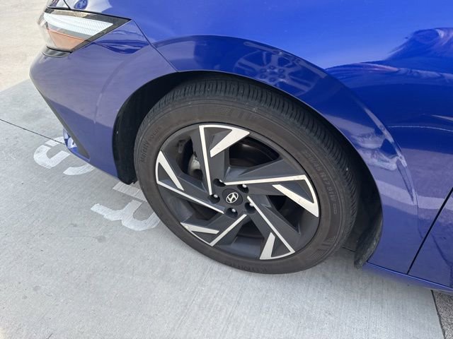 Used 2024 Hyundai Elantra Limited image 14