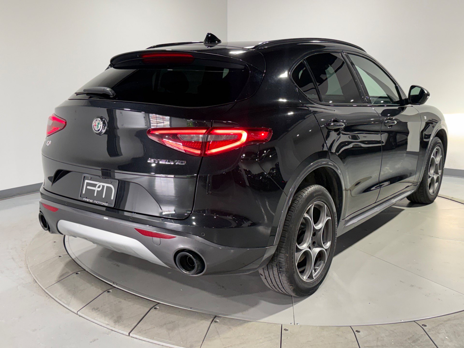 Used 2023 Alfa Romeo Stelvio Ti AWD/4WD image 10
