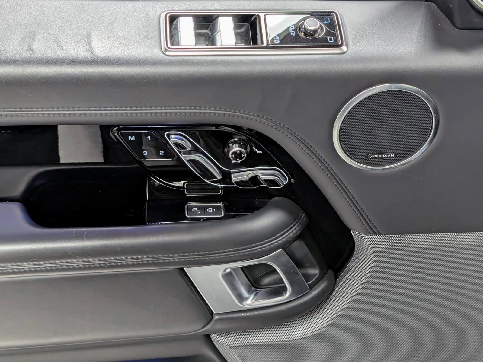 Used 2019 Land Rover Range Rover Autobiography image 14