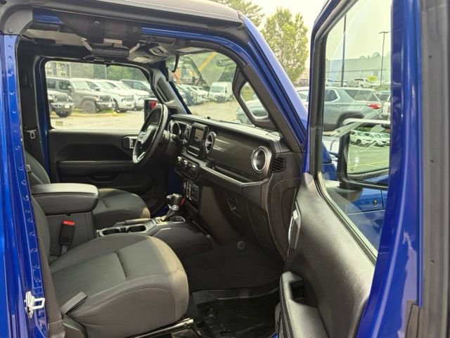 Used 2020 Jeep Wrangler Unlimited Sahara w/ Safety Group AWD/4WD image 27
