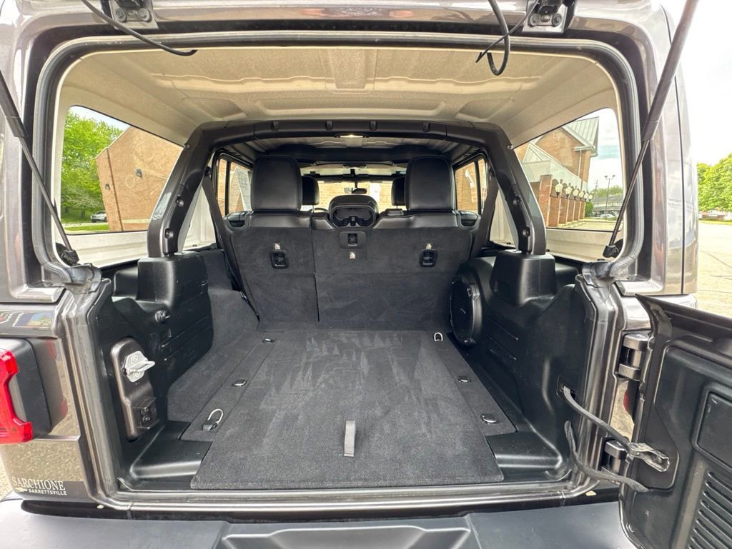 Used 2018 Jeep Wrangler Unlimited Sahara w/ Dual Top Group AWD/4WD image 8