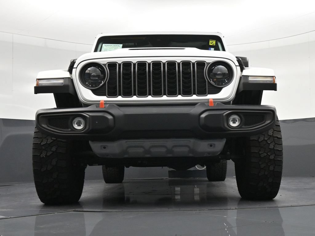 Used 2025 Jeep Gladiator Mojave w/ Convenience Group AWD/4WD image 32