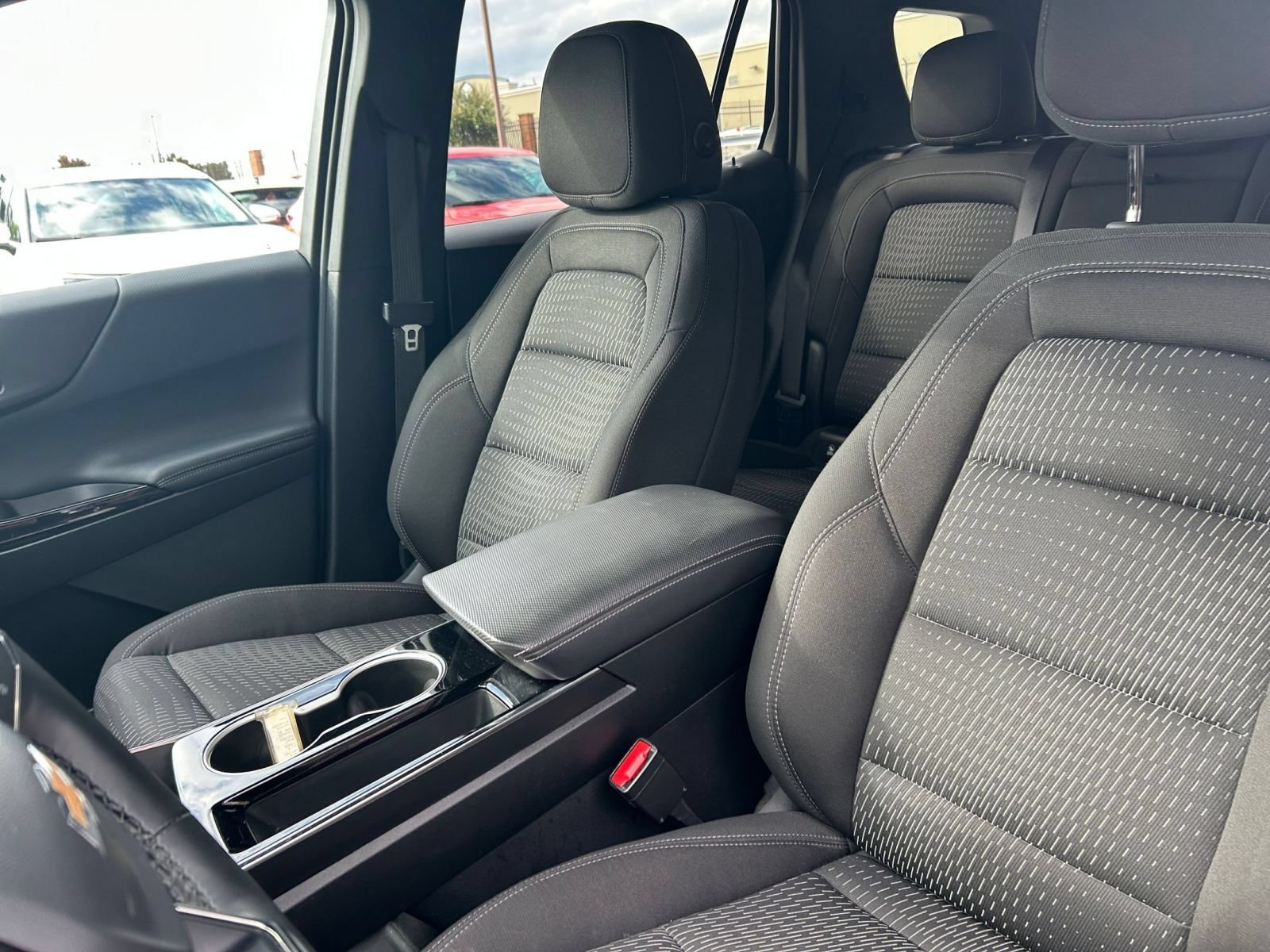 Used 2025 Chevrolet Equinox LT FWD image 30