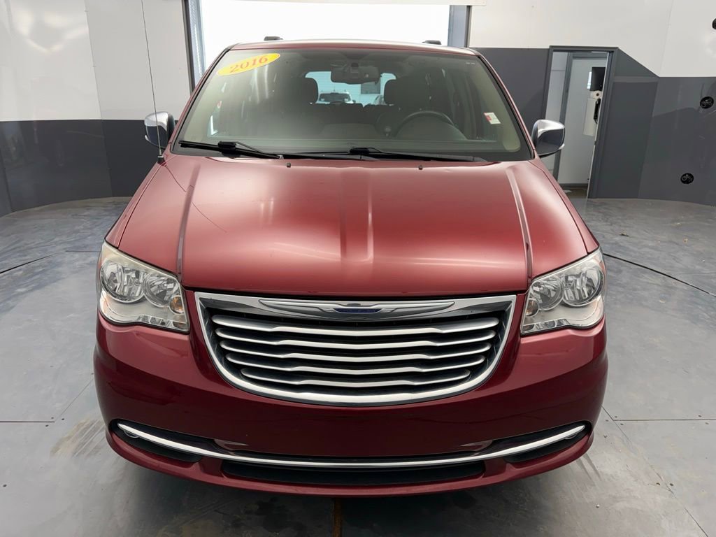 Used 2016 Chrysler Town & Country Touring-L image 8