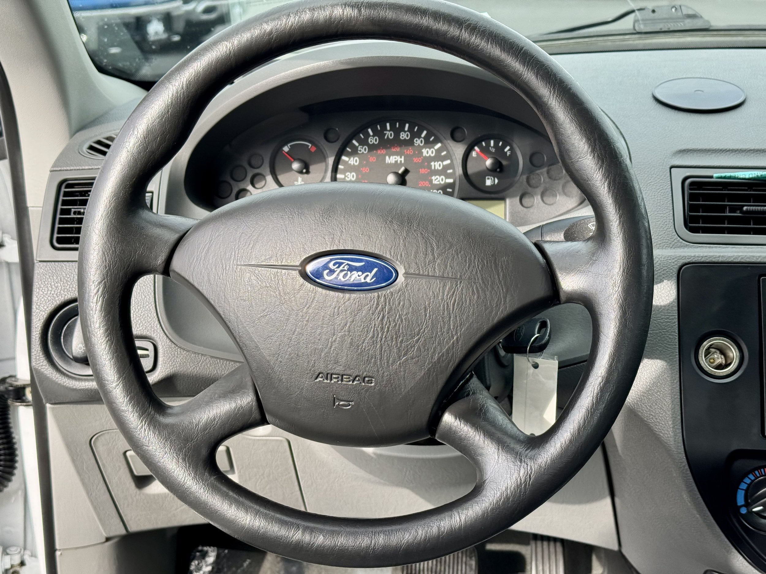 Used 2005 Ford Focus ZX4 Sedan FWD image 13