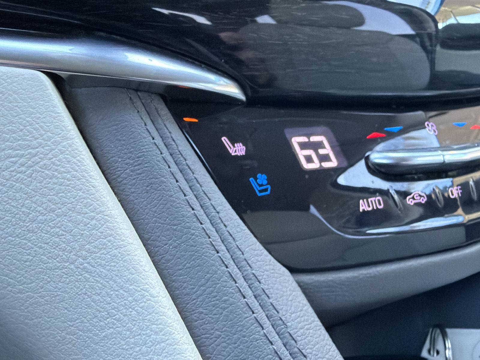 Used 2020 Cadillac XT6 Premium Luxury FWD image 31
