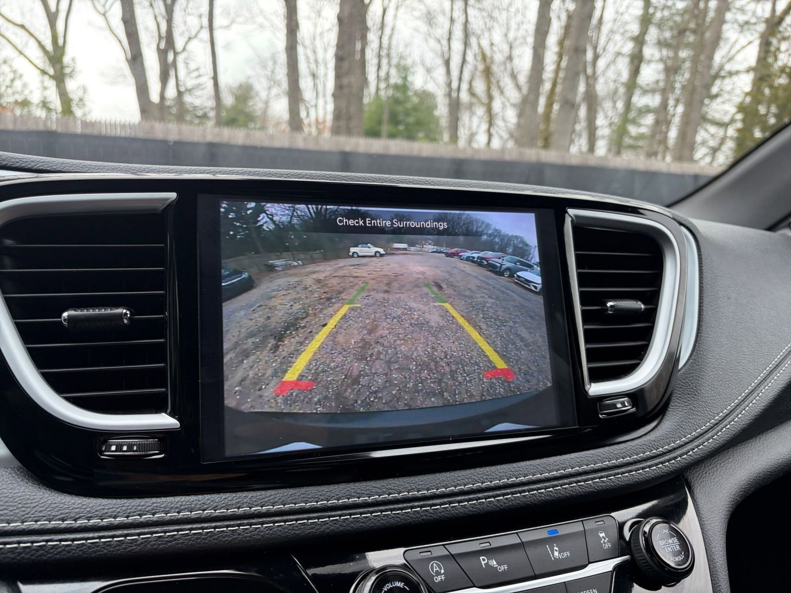 Used 2025 Chrysler Pacifica Limited image 25