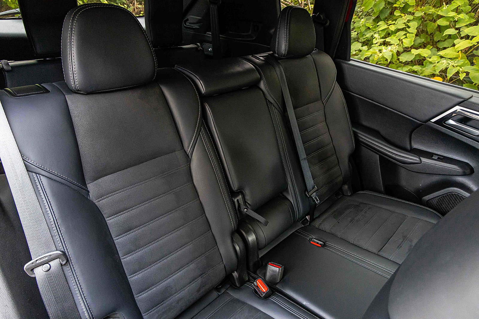 Used 2024 Mitsubishi Outlander AWD image 26