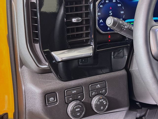 Used 2026 Chevrolet Silverado 1500 LT w/ Leather Package AWD/4WD image 12