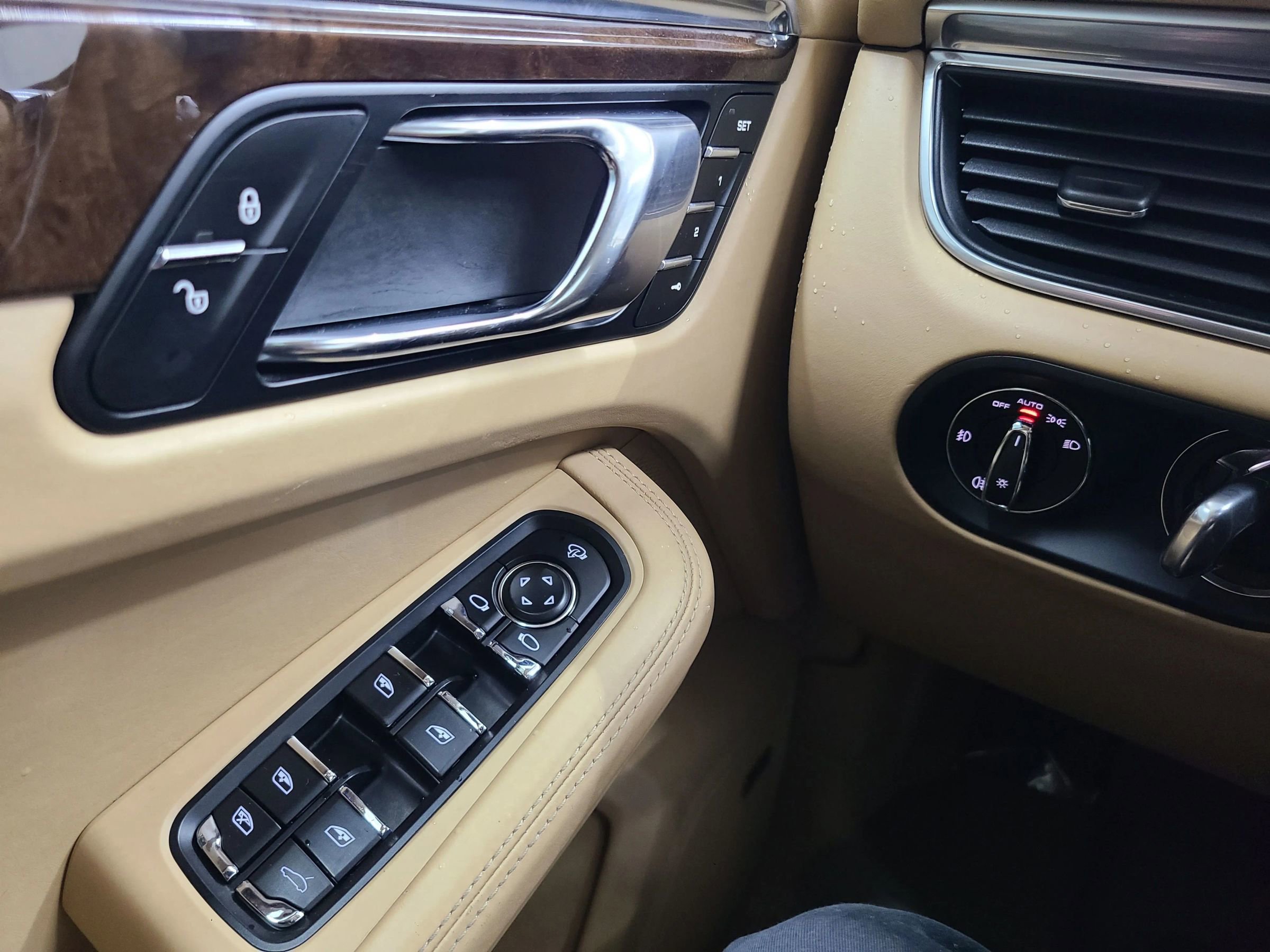 Used 2015 Porsche Macan S AWD/4WD image 30