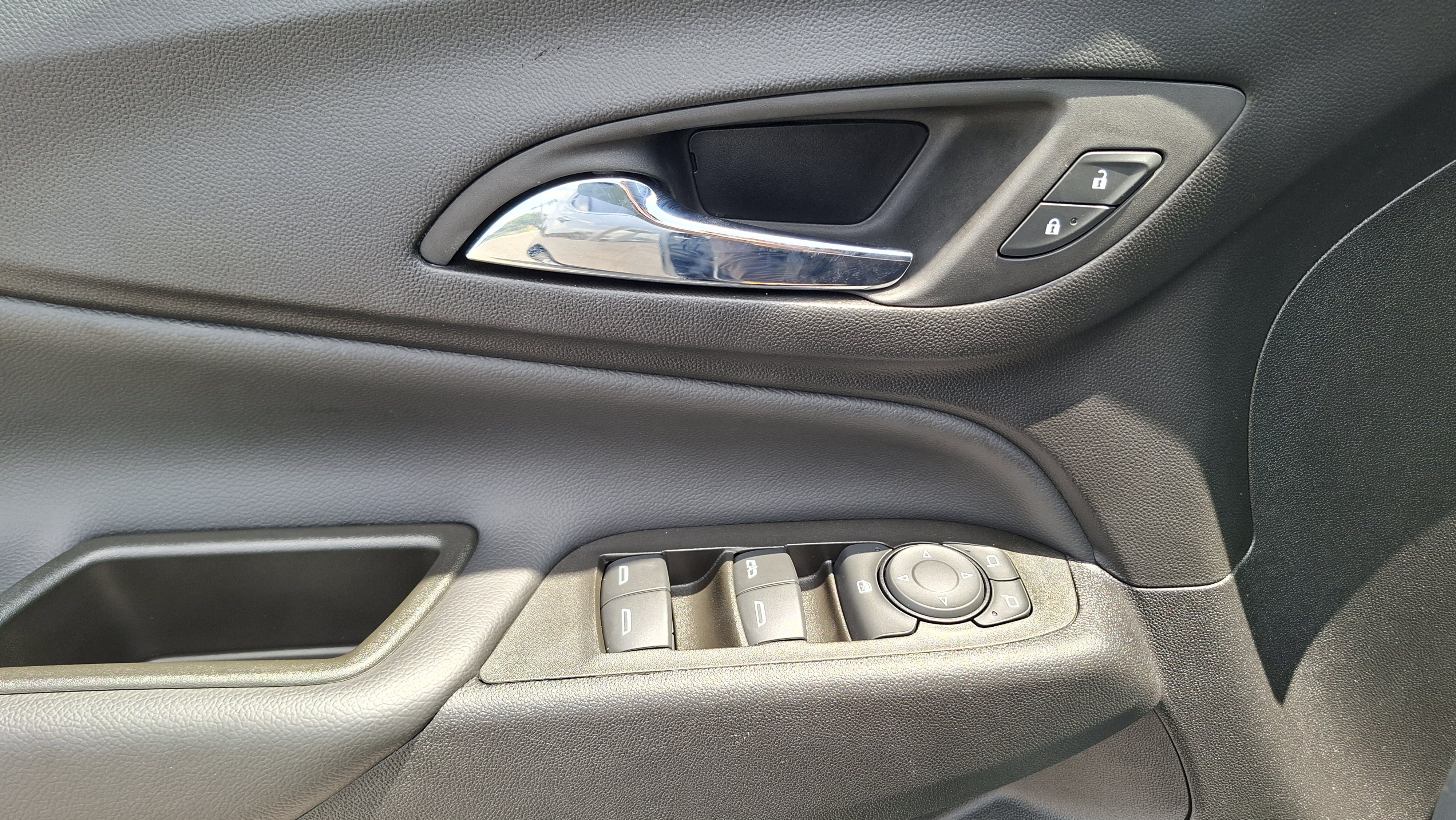Used 2023 Chevrolet Equinox LT AWD/4WD image 17