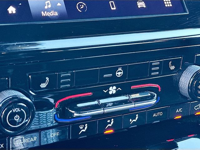 Used 2024 Jeep Grand Cherokee L Altitude image 19