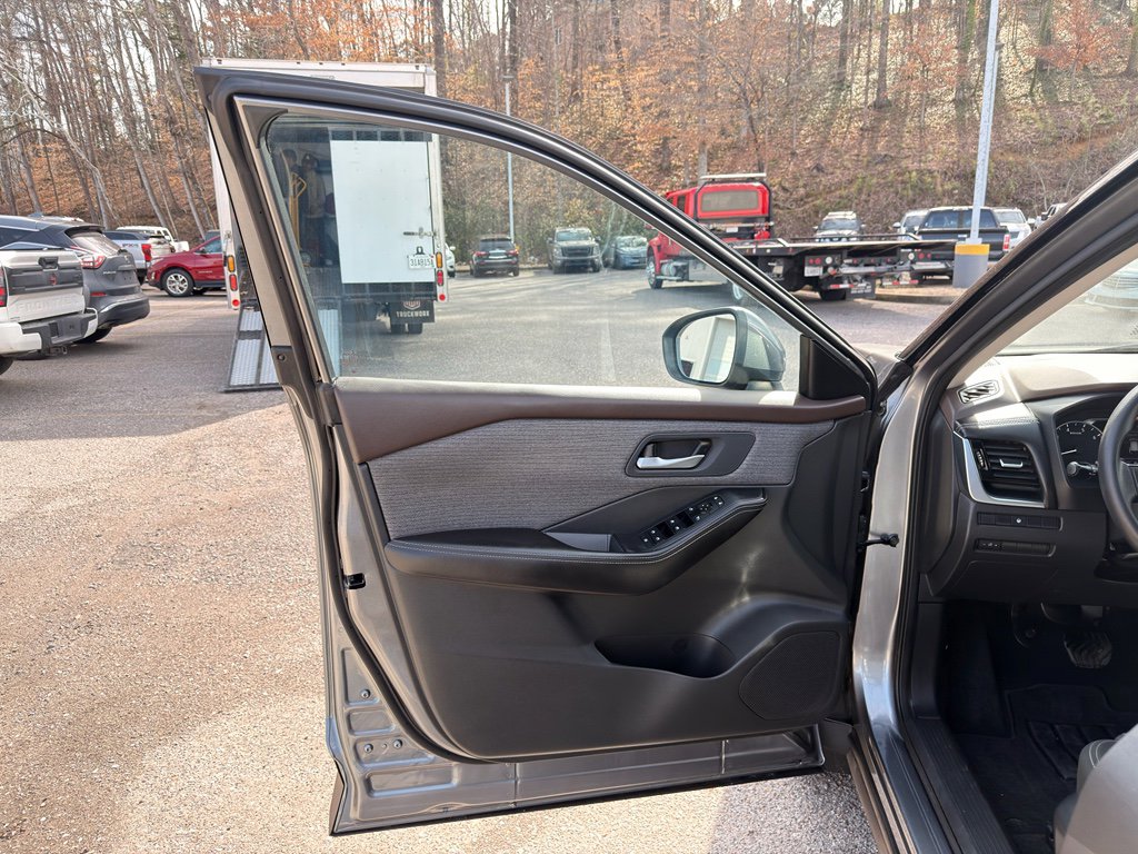 Used 2021 Nissan Rogue SV image 10