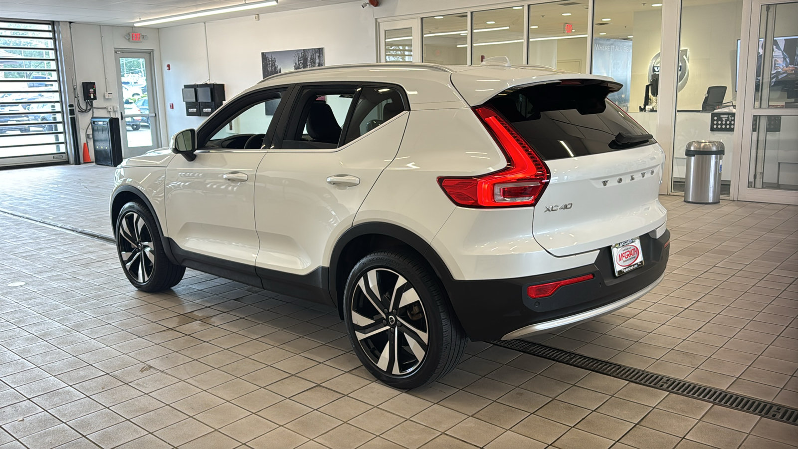 Used 2023 Volvo XC40 B5 Ultimate w/ Protection Package Premier AWD/4WD image 7