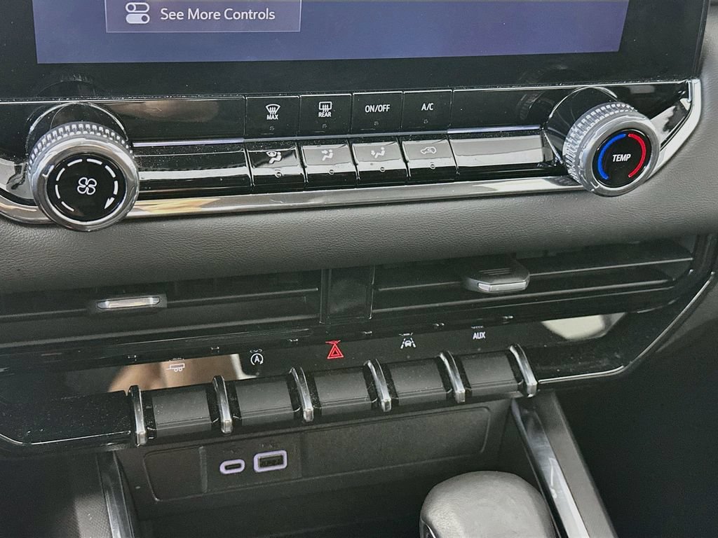 Used 2025 GMC Canyon Elevation w/ Technology Package RWD image 18
