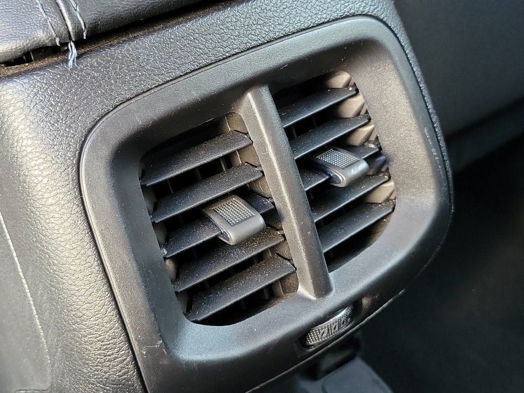 Used 2020 Jeep Cherokee Latitude FWD image 12
