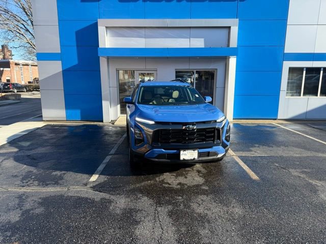 New 2026 Chevrolet Equinox ACTIV w/ Convenience Package III image 3