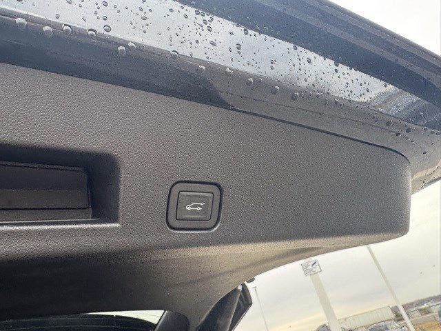 Used 2025 Buick Enclave Avenir w/ Trailering Package, 5000 lbs. image 31