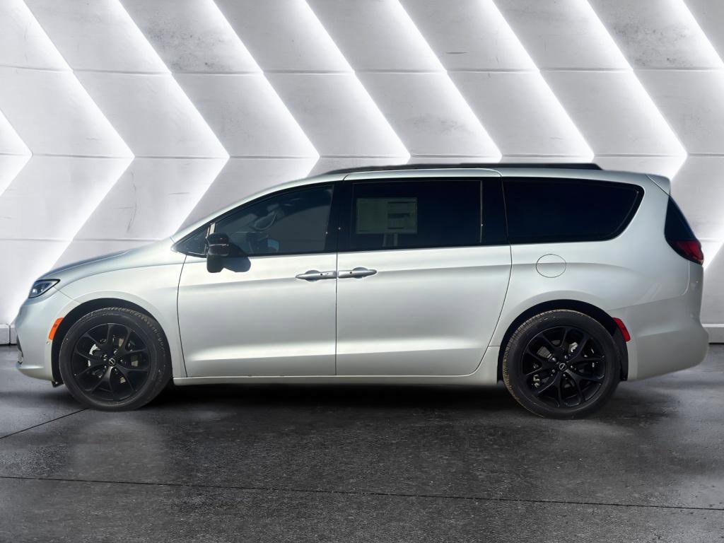 New 2026 Chrysler Pacifica Limited w/ S Appearance Package image 5