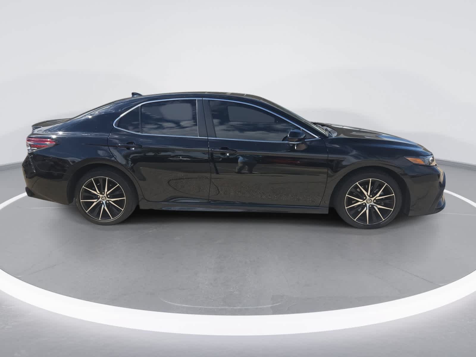Used 2024 Toyota Camry SE FWD image 9