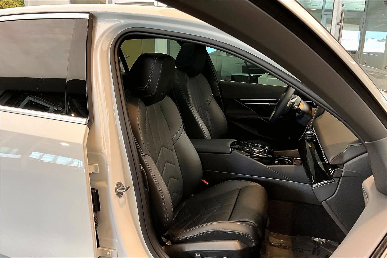 Used 2024 BMW 530i w/ Premium Package image 9