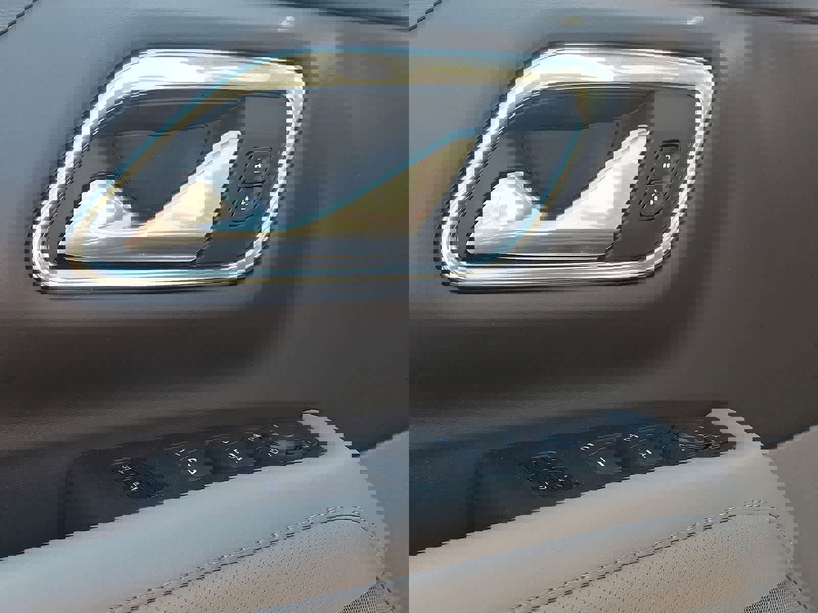 Used 2022 GMC Yukon XL SLT w/ SLT Luxury Package image 29