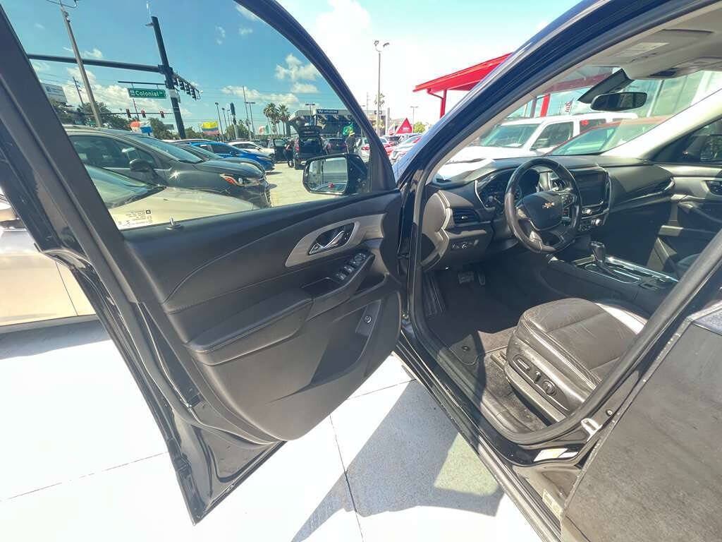 Used 2020 Chevrolet Traverse LT FWD image 20