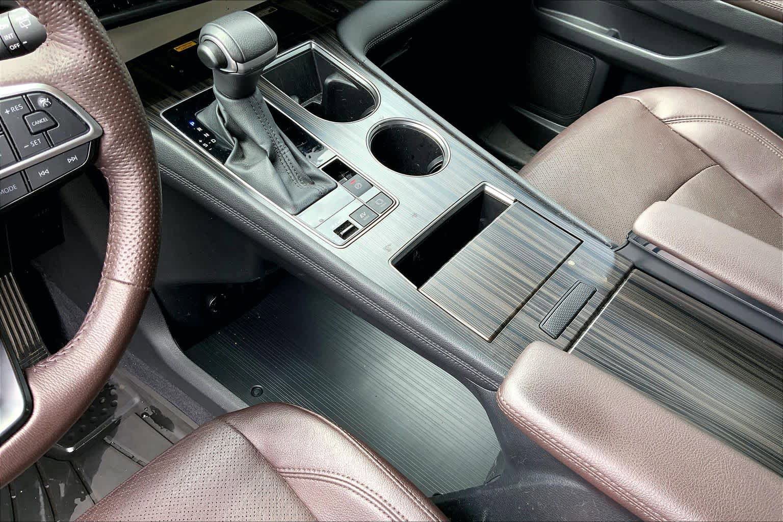 Certified 2024 Toyota Sienna Platinum FWD image 16