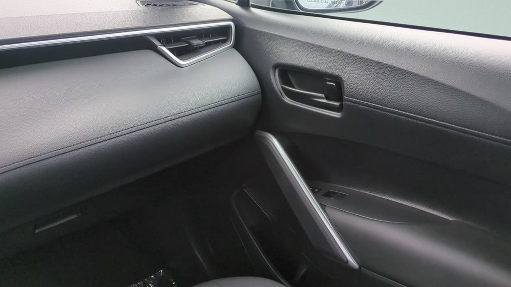 Used 2024 Toyota Corolla Cross LE FWD image 13
