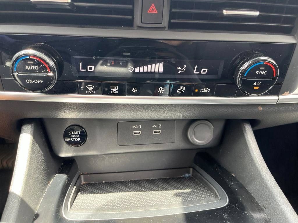 Used 2025 Nissan Rogue SV FWD image 22